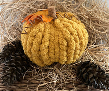 Load image into Gallery viewer, Chunky Knit Pumpkin