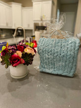 Load image into Gallery viewer, Throw Blanket