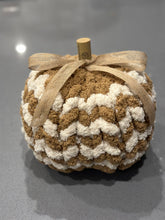 Load image into Gallery viewer, Chunky Knit Pumpkin