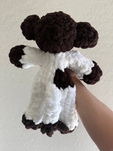 Load image into Gallery viewer, Daisy Cow