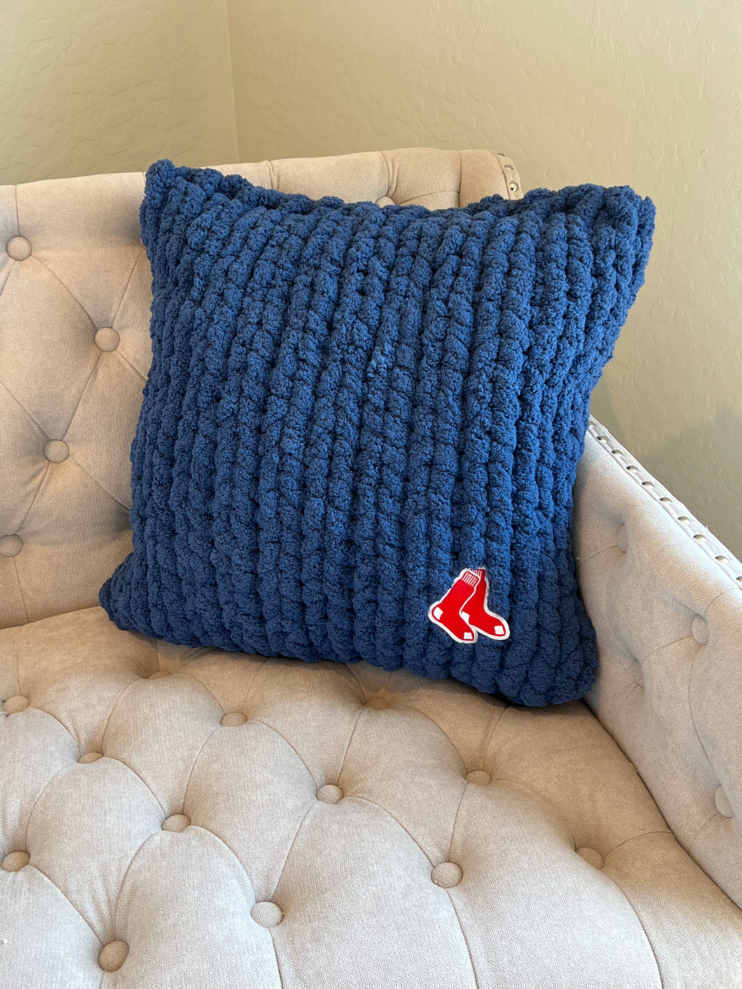 Chunky knit throw clearance pillow